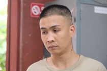 Tài xế vi phạm nồng độ cồn lao xe vào CSGT