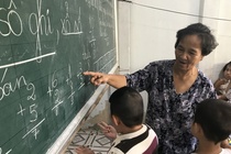 Cô giáo 40 năm dạy chữ miễn phí cho trẻ nghèo