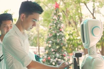 Sinh vien Sai Gon che tao robot tu van tuyen sinh dai hoc hinh anh