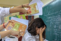 'Ap luc hoc qua nhieu khien chau toi dot quy' hinh anh