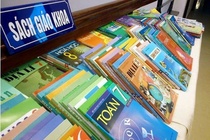 Cuối năm học, phụ huynh bối rối vì giá SGK như 'mê hồn trận'