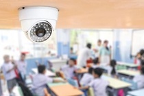 Nghi con bị đánh, phụ huynh lắp camera quay lén giáo viên được không?