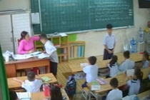 Co giao danh hoc sinh, giang vien bi to tinh cam khong dung dan voi SV hinh anh
