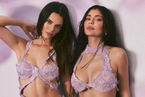 Kendall Jenner khó chịu khi người nhà ngồi hàng ghế đầu show diễn