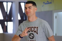 Hanh dong dau tien cua Ronaldo khi tro lai hinh anh