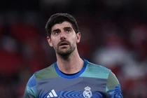 Courtois tro thanh ong chu CLB Phap hinh anh