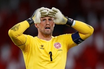 Schmeichel khep lai su nghiep trong nuoc mat hinh anh