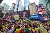 CĐV Brazil gây phản cảm khi nhắc tới Messi, Ronaldo