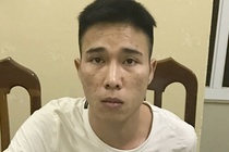 Cảnh sát truy đuổi thanh niên cầm ví nữ bỏ chạy