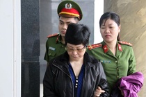 Cuu dai bieu Quoc hoi Chau Thi Thu Nga bi ap giai den toa hinh anh