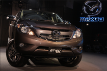 Ban tai Mazda BT-50 phien ban nang cap co gia gan 760 trieu hinh anh