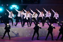 Ca khuc cu cua EXO, 2NE1 sot tro lai sau Olympic Pyeongchang 2018 hinh anh
