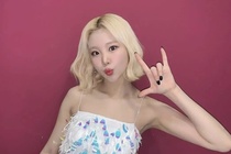 Thanh vien nhom Momoland, BTS mac Covid-19 hinh anh