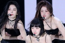 Trang phục bị chê quá sexy của ca sĩ nữ