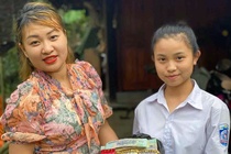 Nữ sinh trả lại gần 500 triệu đồng cho người đánh rơi