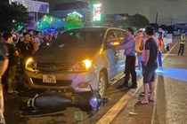 Tam giu tai xe oto keo le xe may 2 km hinh anh