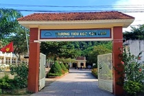 Sẽ xử lý hiệu trưởng gọi tên học sinh chưa đóng bảo hiểm trước trường