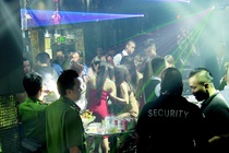 Nhieu sai pham tai quan bar, vu truong, co so massage hinh anh