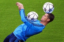 C.Ronaldo bieu dien ky thuat khien dong doi 'lac mat' tren san tap hinh anh