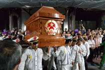 Nguoi dan Cu Chi tien dua linh cuu nguyen Thu tuong Phan Van Khai hinh anh