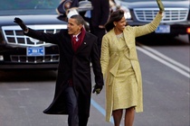 Nguoi dung sau trang phuc ngay nham chuc phu nhan cua Michelle Obama hinh anh