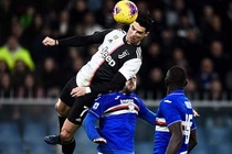 HLV Sarri noi gi khi Ronaldo bat nhay 2,56 m de ghi ban hinh anh