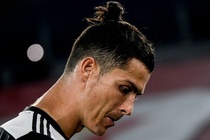 Ronaldo hụt hẫng sau thất bại của Juventus