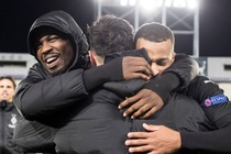 Cầu thủ Gladbach vỡ òa khi vào vòng knock-out Champions League