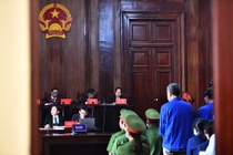 Xet xu Dinh La Thang va dong pham anh 7