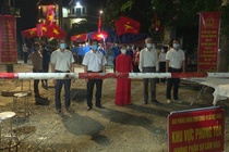 Ha Noi do phong toa khu vuc hon 2.000 dan hinh anh