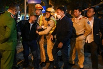 Trieu tap nguoi dan ong chui boi tai chot do nong do con hinh anh