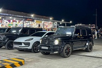Canh sat vay bat doan sieu xe Ferrari, Mercedes G63, McLaren tren cao toc hinh anh