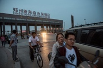 O nhiem tai Trung Quoc tram trong vi Apple tang toc san xuat iPhone hinh anh