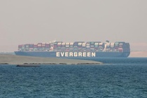 Bị cấm rời kênh đào Suez, tàu Ever Given thả neo tại hồ Ismailia