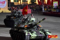Uy luc xe tang, ten lua dan dao tai so duyet dieu binh hinh anh