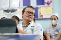 BS Truong Huu Khanh noi ve virus EV71 gay benh nang tai TP.HCM hinh anh