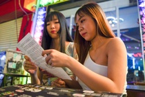 De xuat ho tro 27.500 nhan vien karaoke, bar, gym o TP.HCM hinh anh