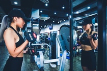 'Rap phim da duoc mo, sao phong gym van chua?' hinh anh