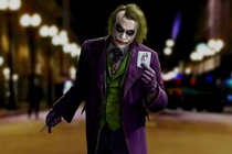 Tượng đài Joker bất tử của Heath Ledger