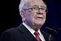 'Huyen thoai' Warren Buffett nghi huu voi khoi tai san 168 ty USD hinh anh