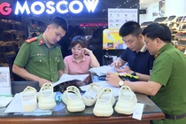 Chuyen ho so sang cong an vu Tung Moscow ban Gucci, Dior nghi gia mao hinh anh
