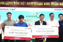 Hai nguoi trung xo so Vietlott tien ty khong deo mat na hinh anh