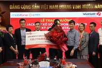 Trung doc dac 133 ty sau 2 nam kien tri mua so theo ngay sinh hinh anh