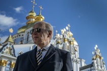 Ẩn ý của ông Biden khi bất ngờ thăm Kyiv