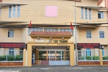 So phe binh truong THPT thu them 'tien dien hoc may lanh' hinh anh