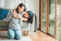 Cam xuc cua phu huynh doi voi cong viec co the anh huong cach day con hinh anh