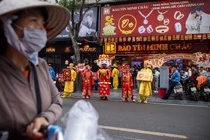 Gia vang da thay doi the nao trong 26 nam qua? hinh anh