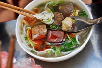 Bun bo cay ngon va dat pho Hoa Ma hinh anh