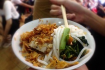Chen chuc o quan canh bun pho Nguyen Sieu hinh anh