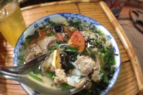 Bun oc suon non ngon toi nghien o via he Hai Ba Trung hinh anh